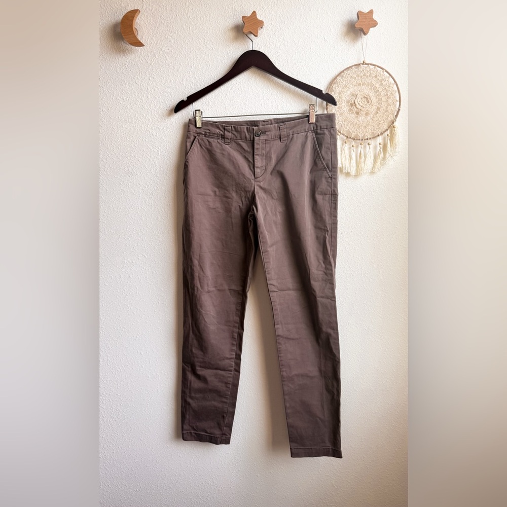 Gap Khaki pants straight leg size 4